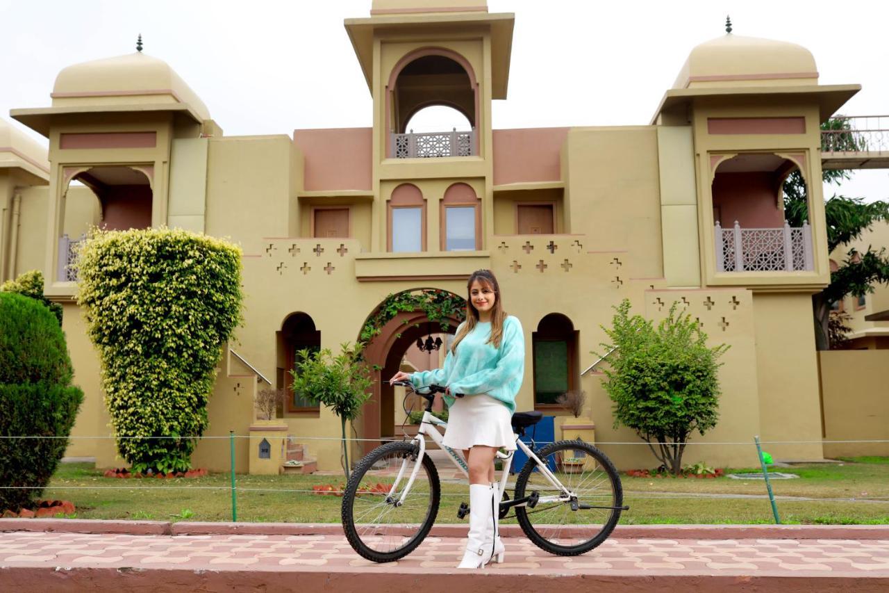 Heritage Village Resort & Spa Manesar-Гургаон Екстериор снимка